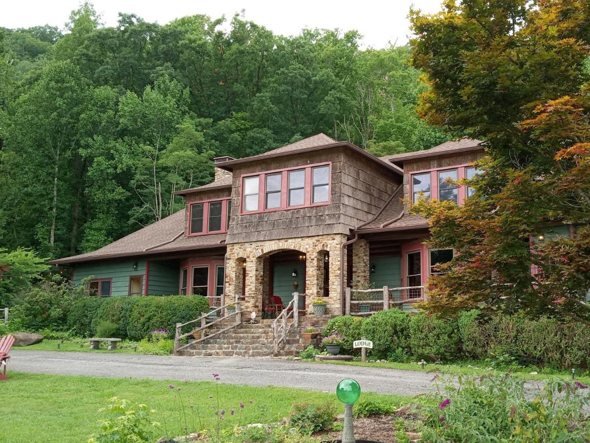 Laughing Heart Lodge Hot Springs Exterior photo