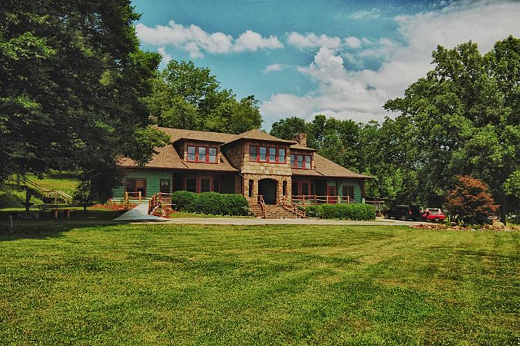 Laughing Heart Lodge Hot Springs Exterior photo