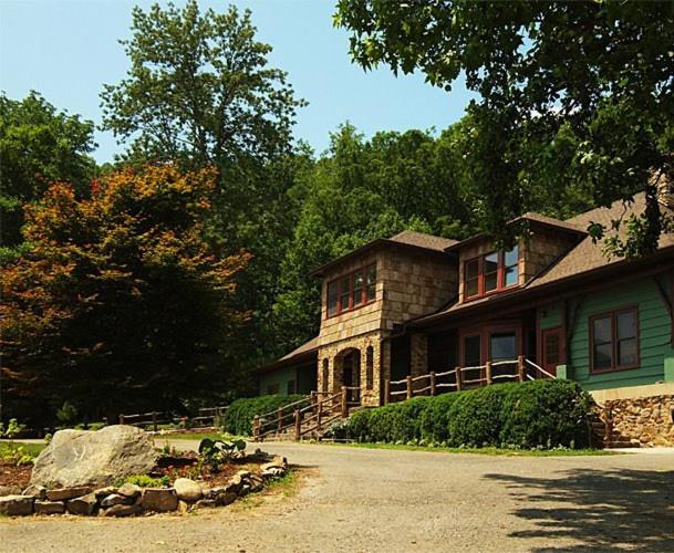 Laughing Heart Lodge Hot Springs Exterior photo